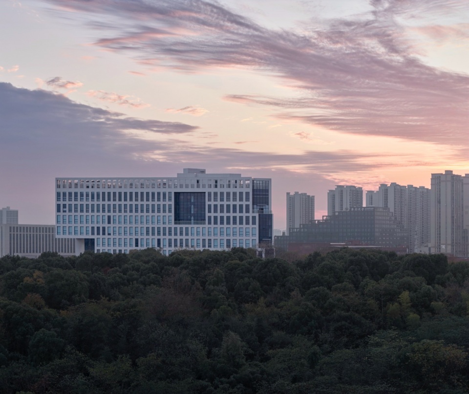 Xingsha Industrial Base Free Trade Headquarters Building by Leeko Architects