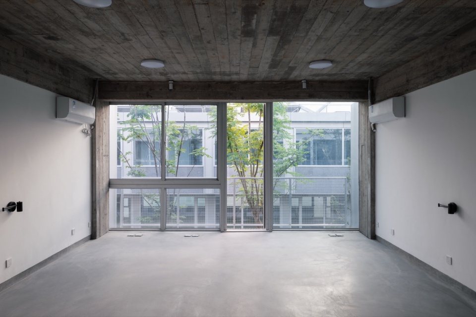 Kunshan Yuanfeng Road Fire Station by genarchitects