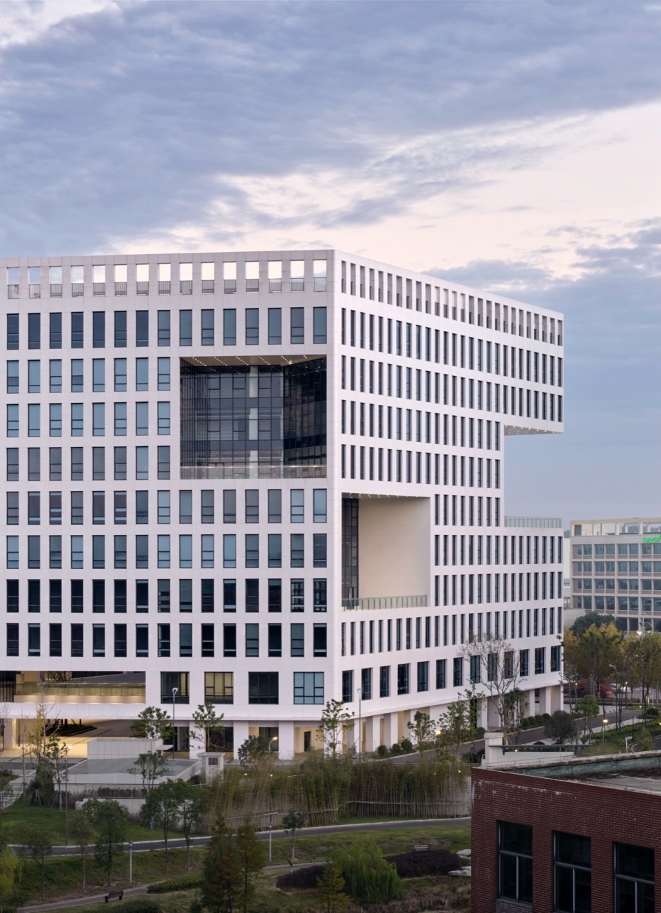 Xingsha Industrial Base Free Trade Headquarters Building by Leeko Architects