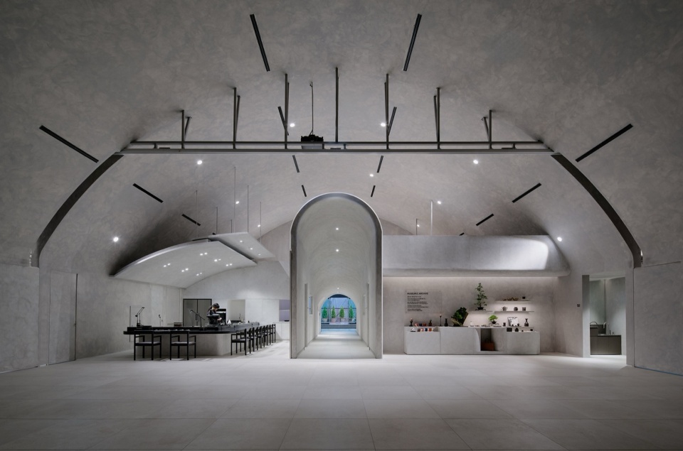 AK PLAZA MUSEUM C by Indiesalon