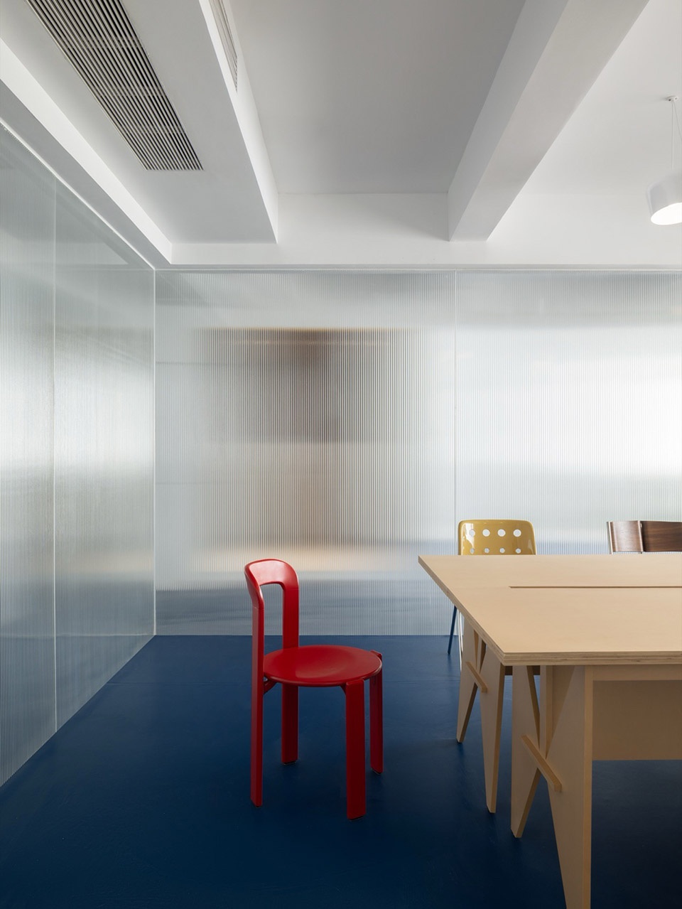 Heyi office by DEPARTURE DESIGN STUDIO
