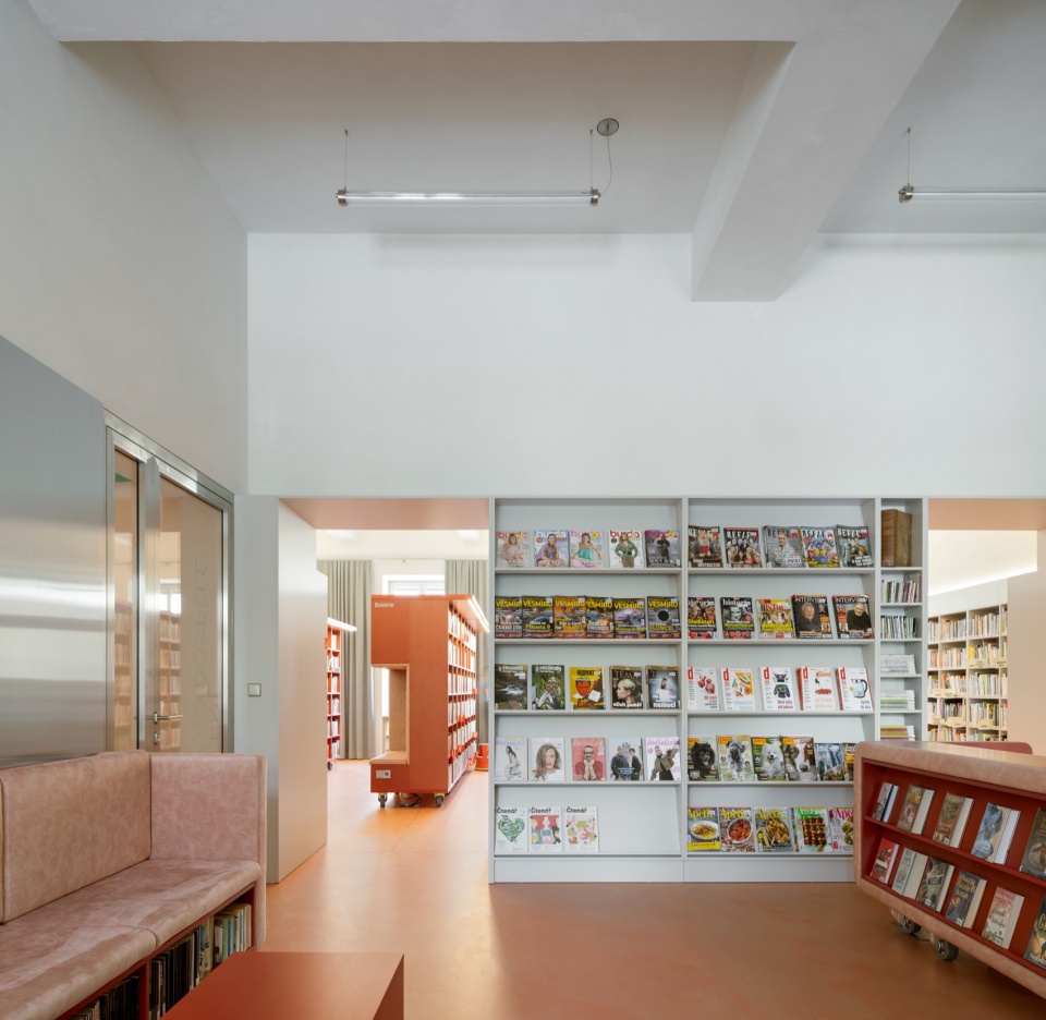 library in cerveny kostelec by papundekl architekti