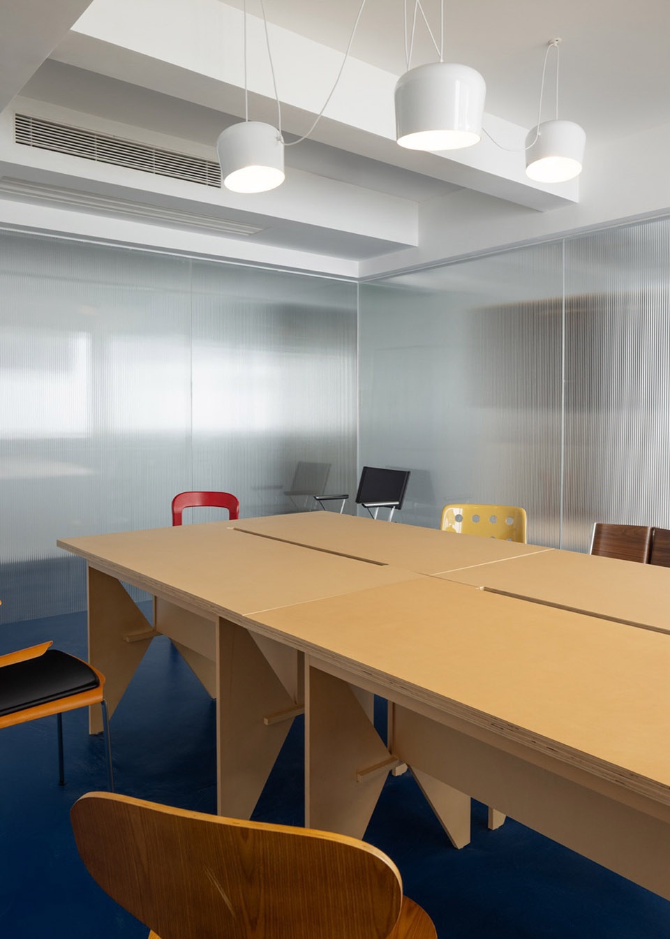Heyi office by DEPARTURE DESIGN STUDIO