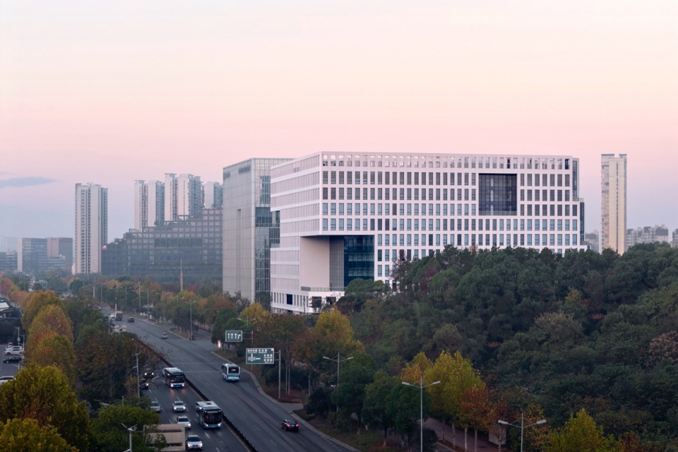 Xingsha Industrial Base Free Trade Headquarters Building by Leeko Architects