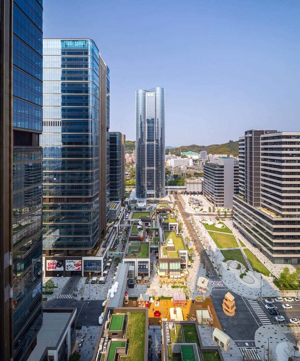 CRB Tech Innovative City by Aedas