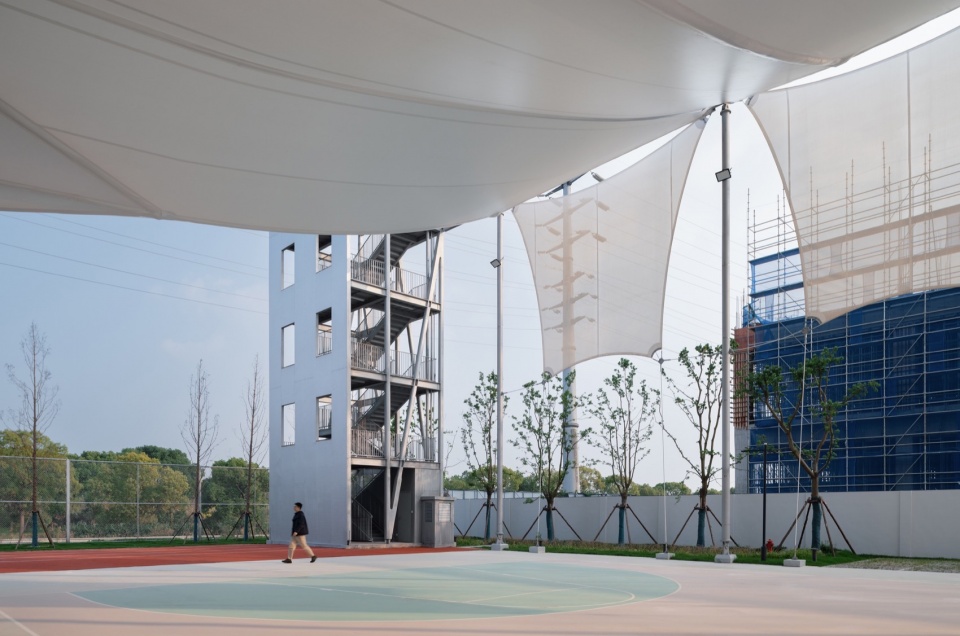 Kunshan Yuanfeng Road Fire Station by genarchitects