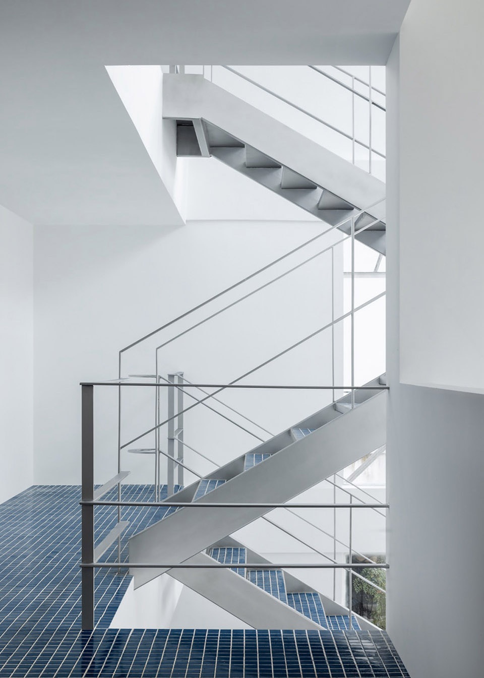 Heyi office by DEPARTURE DESIGN STUDIO afh