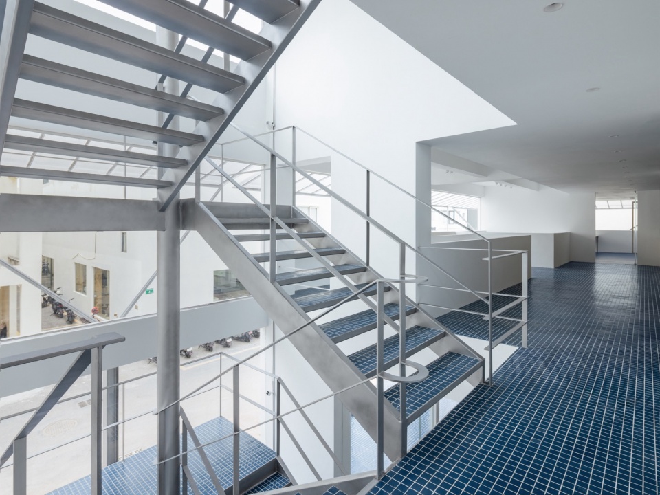 Heyi office by DEPARTURE DESIGN STUDIO