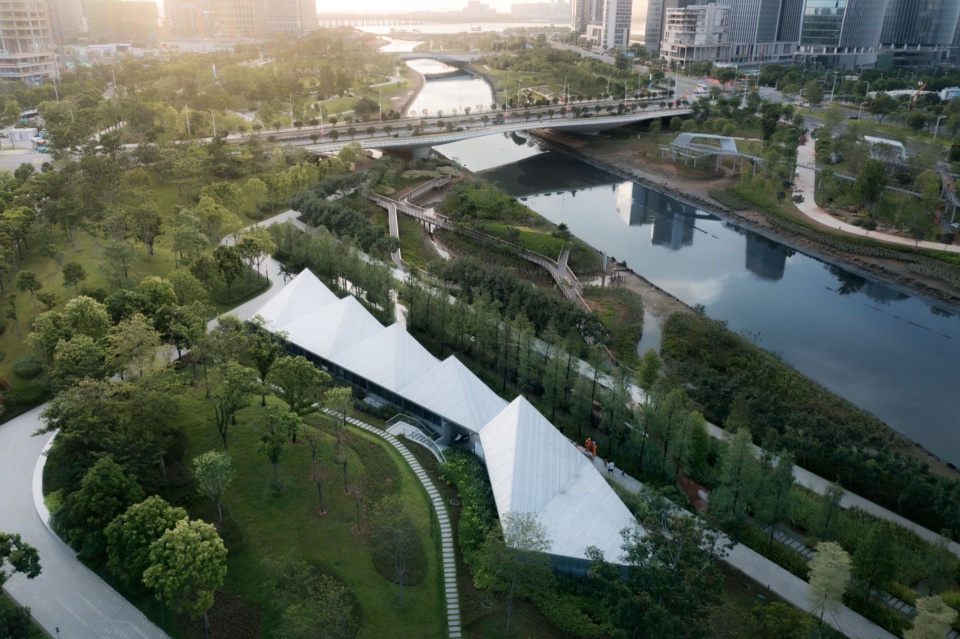 Shenzhen Qianhai Guiwan Park Service Station by hang cheng studio