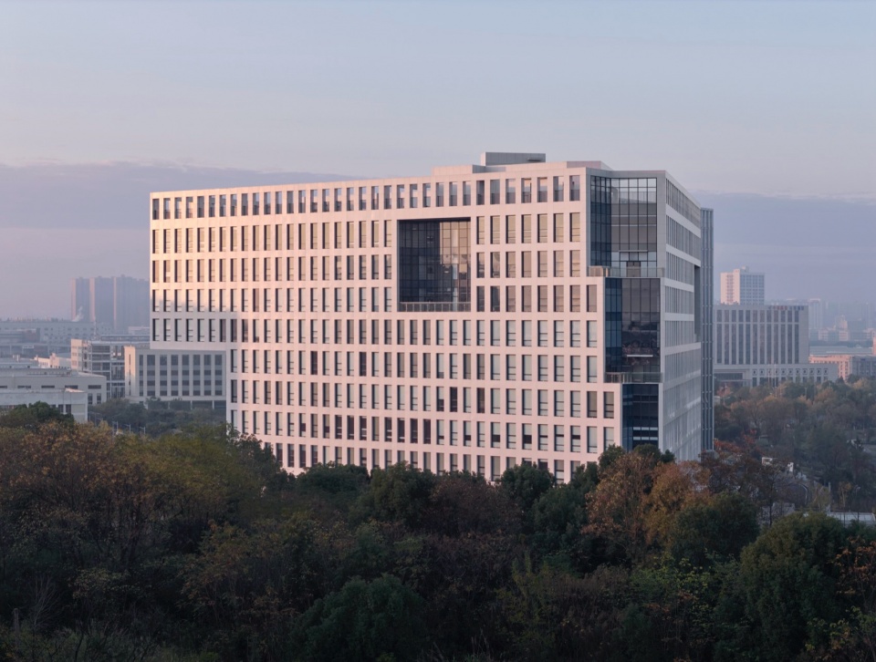 Xingsha Industrial Base Free Trade Headquarters Building by Leeko Architects