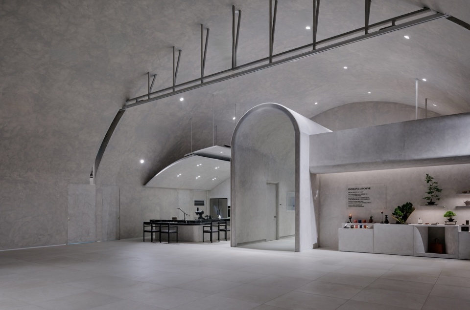 AK PLAZA MUSEUM C by Indiesalon