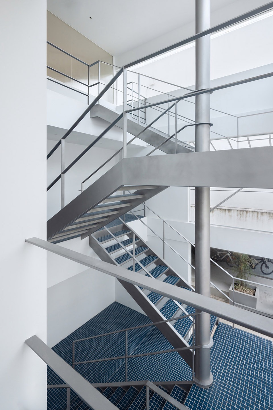 Heyi office by DEPARTURE DESIGN STUDIO