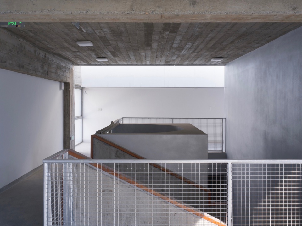 Kunshan Yuanfeng Road Fire Station by genarchitects