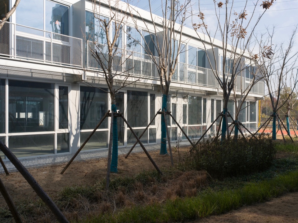 Kunshan Yuanfeng Road Fire Station by genarchitects