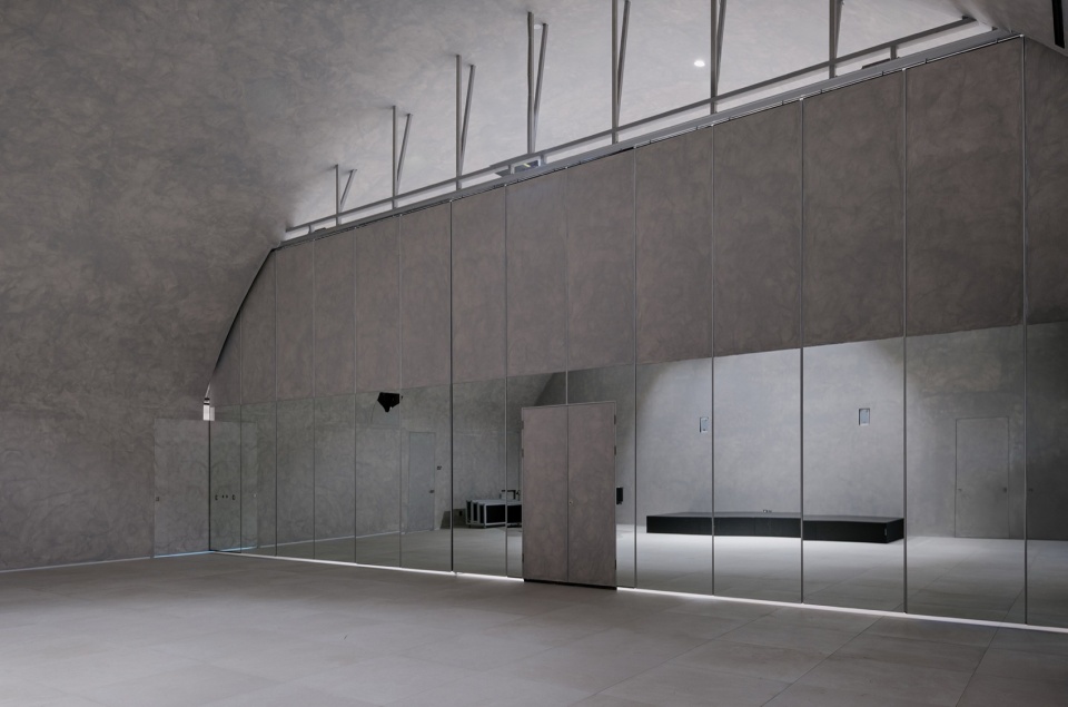 AK PLAZA MUSEUM C by Indiesalon