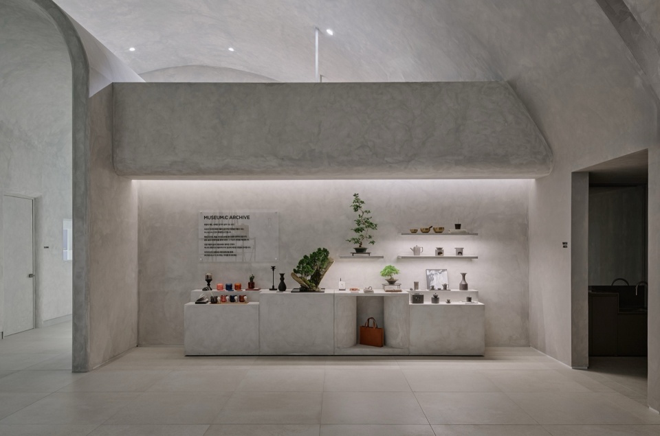 AK PLAZA MUSEUM C by Indiesalon