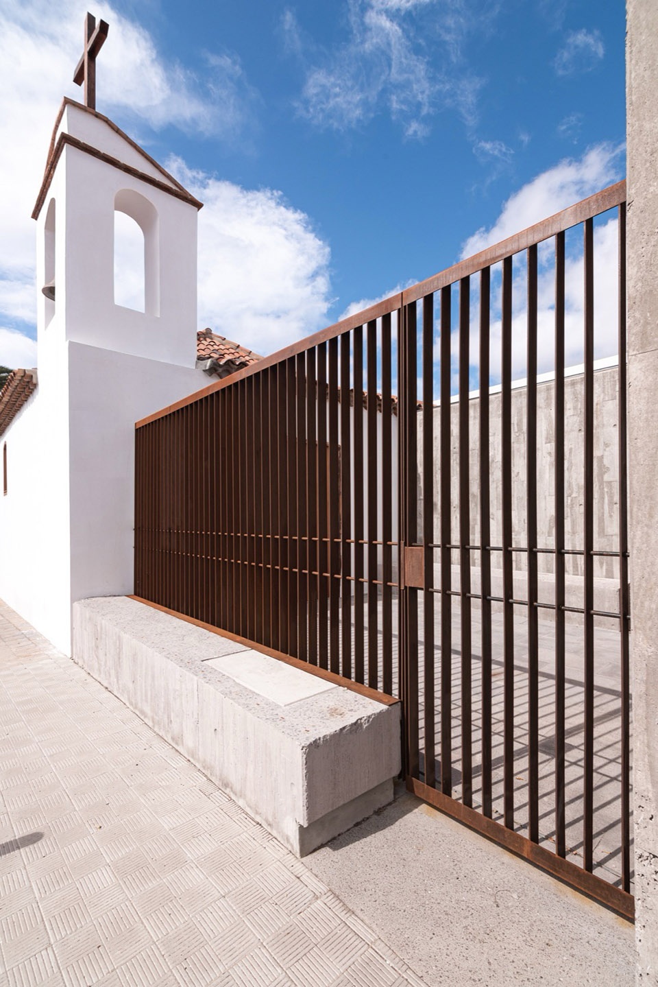 Church of Saint Michael the Archangel Geneto by Alejandro Beautell