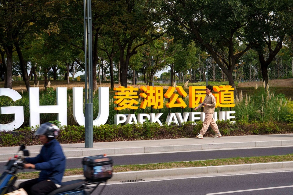 Landscape Enhancement Along Linghu Avenue in Wuxi by MYP INC