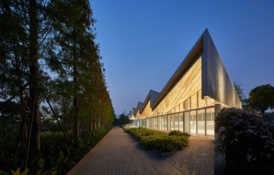 Shenzhen Qianhai Guiwan Park Service Station by hang cheng studio