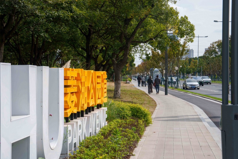 Landscape Enhancement Along Linghu Avenue in Wuxi by MYP INC