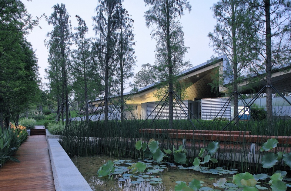 Shenzhen Qianhai Guiwan Park Service Station by hang cheng studio