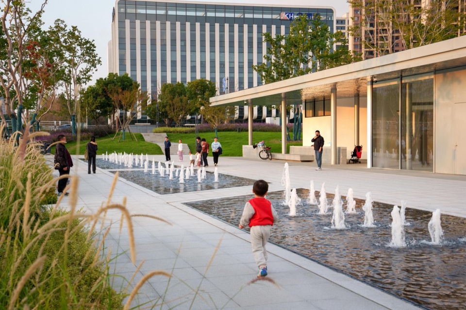 Landscape Enhancement Along Linghu Avenue in Wuxi by MYP INC
