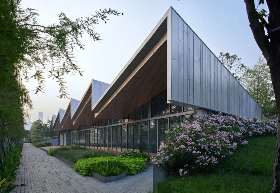 Shenzhen Qianhai Guiwan Park Service Station by hang cheng studio