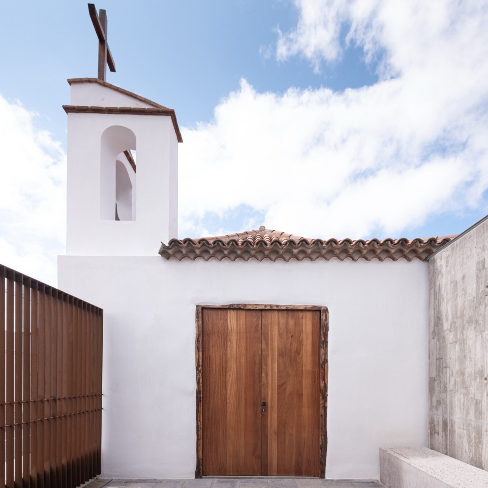 Church of Saint Michael the Archangel Geneto by Alejandro Beautell