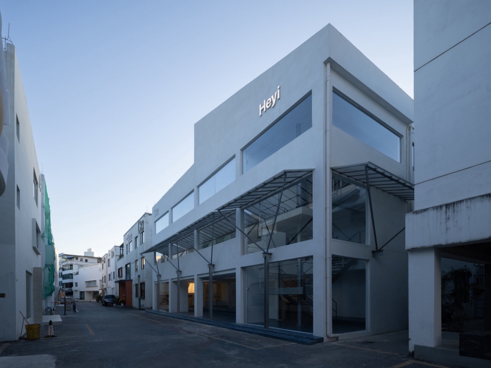 Heyi office by DEPARTURE DESIGN STUDIO
