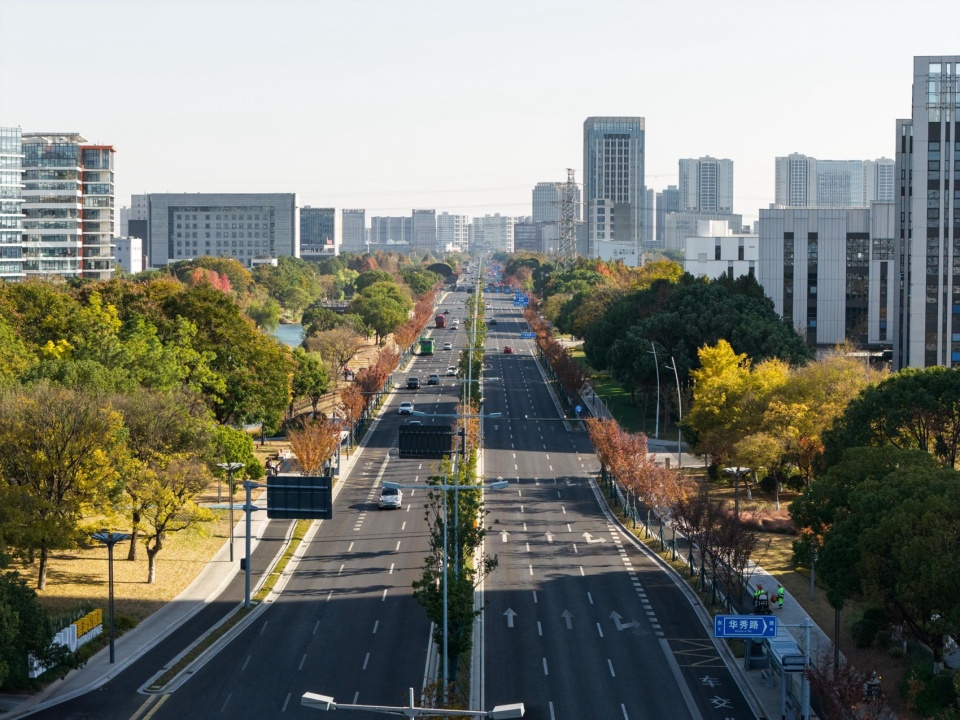 Landscape Enhancement Along Linghu Avenue in Wuxi by MYP INC