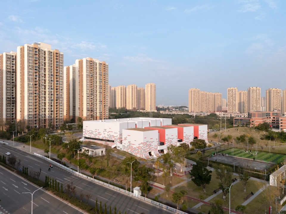 Li Xuerui Public Fitness Center by Welive Architects