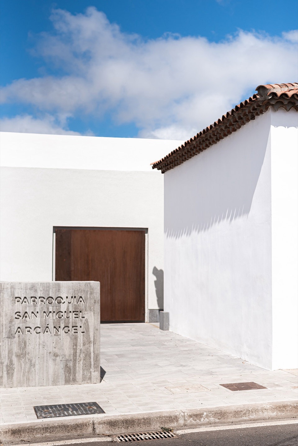 Church of Saint Michael the Archangel Geneto by Alejandro Beautell