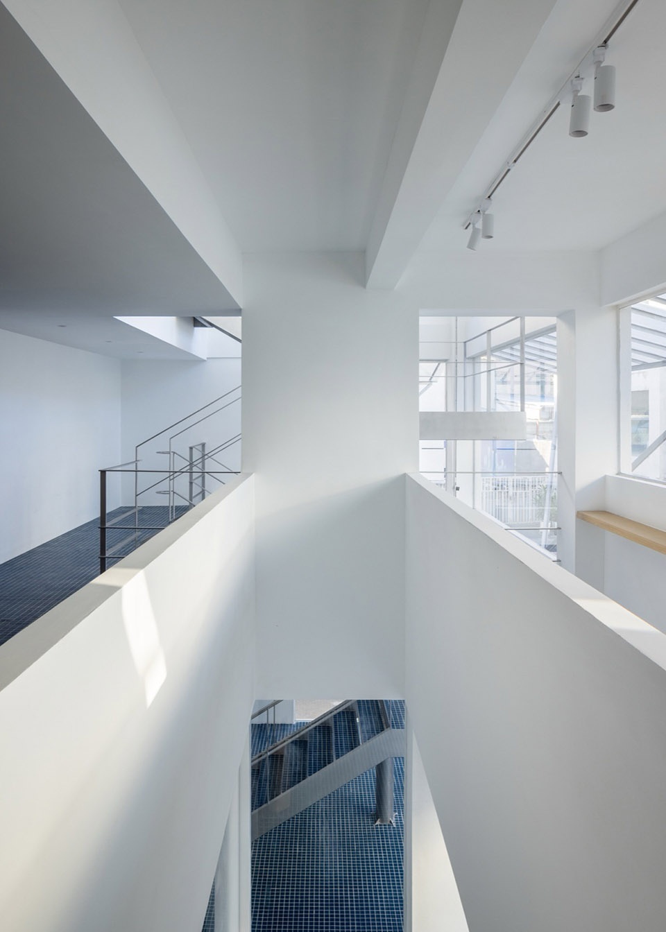 Heyi office by DEPARTURE DESIGN STUDIO