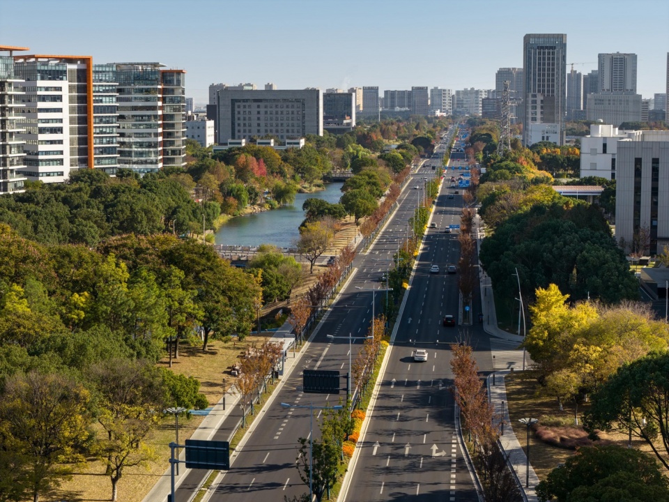 Landscape Enhancement Along Linghu Avenue in Wuxi by MYP INC