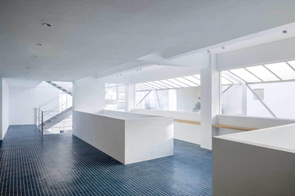 Heyi office by DEPARTURE DESIGN STUDIO