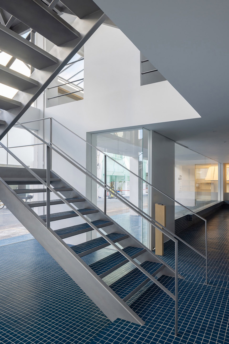 Heyi office by DEPARTURE DESIGN STUDIO