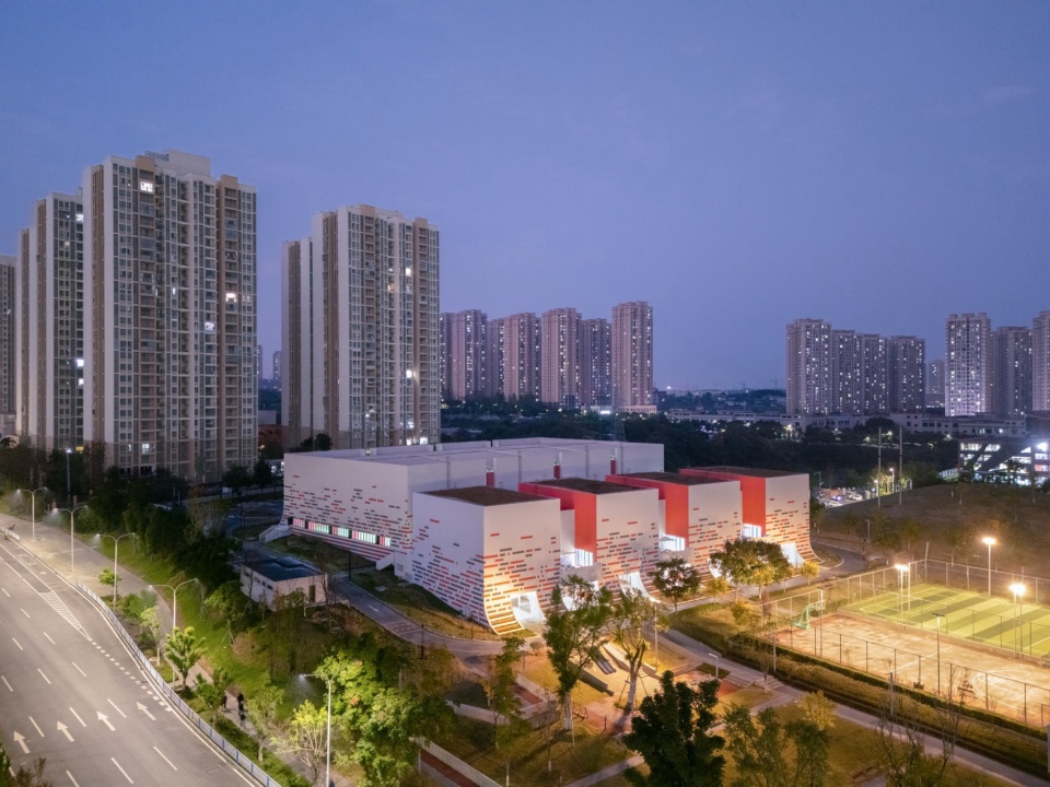 Li Xuerui Public Fitness Center by Welive Architects