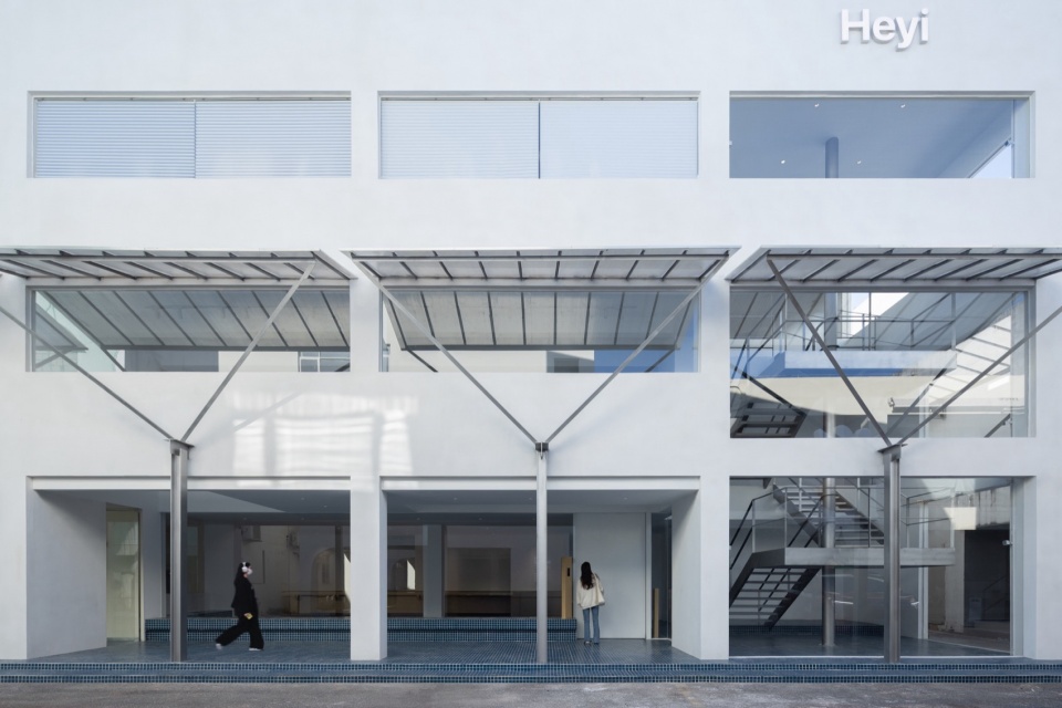 Heyi office by DEPARTURE DESIGN STUDIO