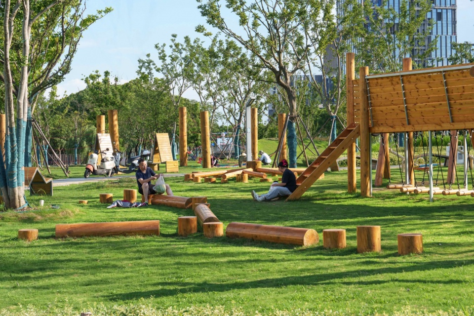 Landscape Enhancement Along Linghu Avenue in Wuxi by MYP INC
