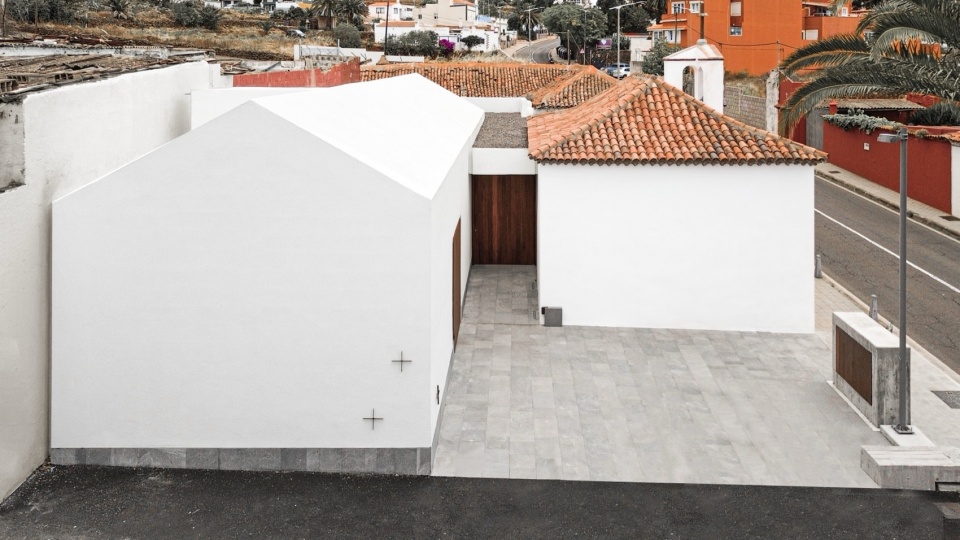 Church of Saint Michael the Archangel Geneto by Alejandro Beautell
