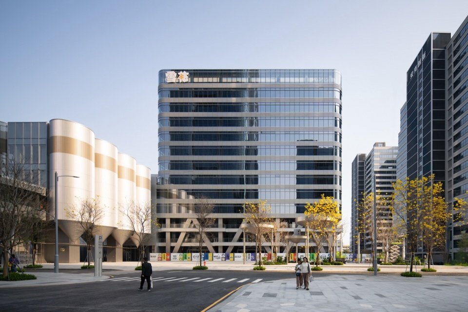 CRB Tech Innovative City by Aedas