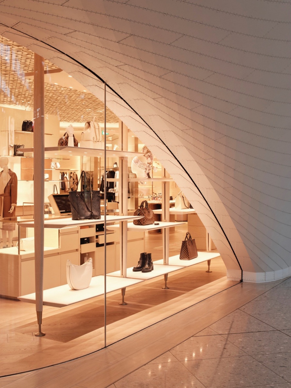 Louis Vuitton The Very Many © Henry Woide High Res 018