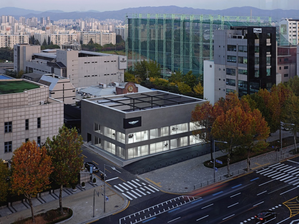 Showroom by OMA