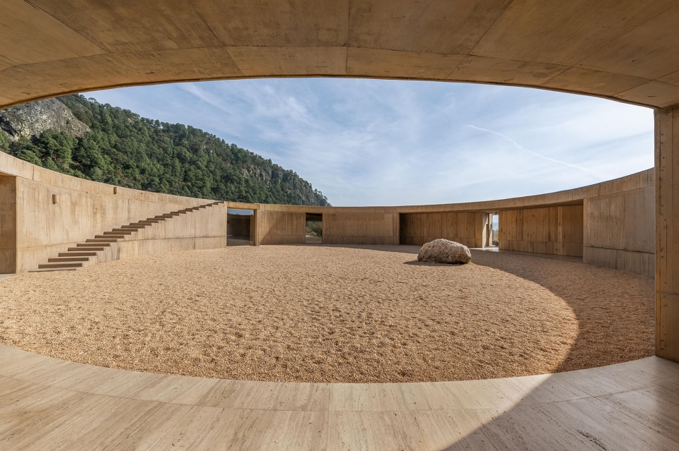 House 720 Degrees