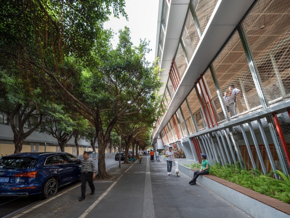 Intervention of Hongling Middle School Shixia Campus by Tumushi Architects