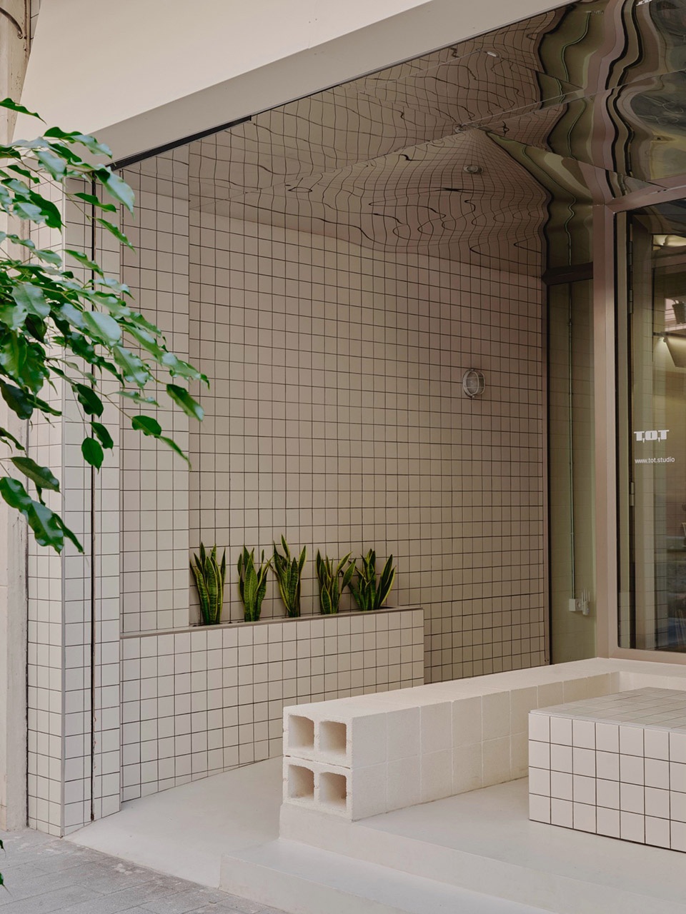 Sornells 21 by TOT Studio Paloma Bau Estudio