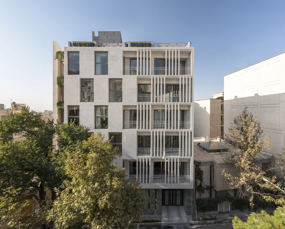 House No.6 by TDC Office