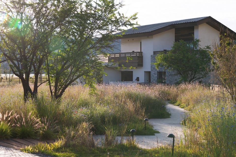Lugu Lanyond Alpine Lake Retreat by Z scape