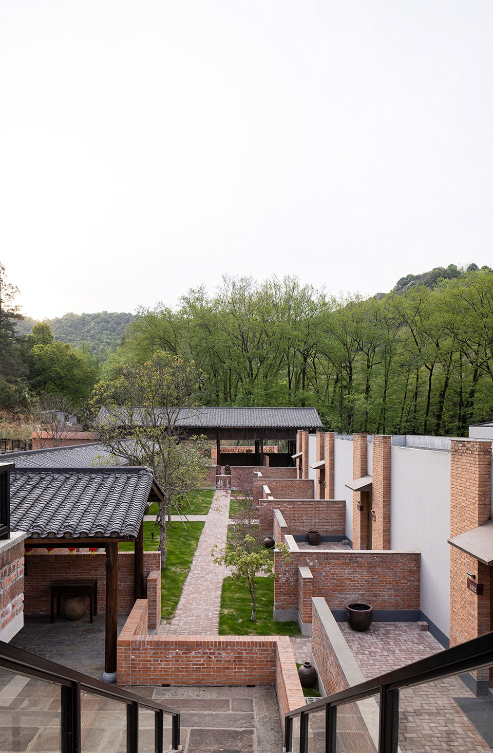 chizhou hongzhuanji guesthouse by suzhou youjian commercial design