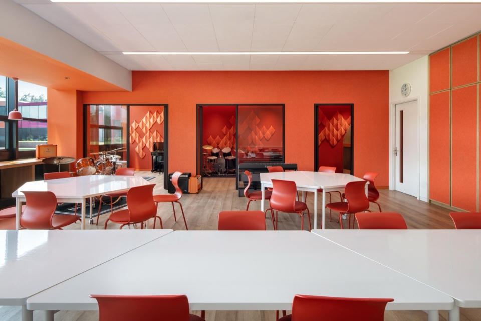 music classrooms at the western academy of beijing by studio vapore yhv